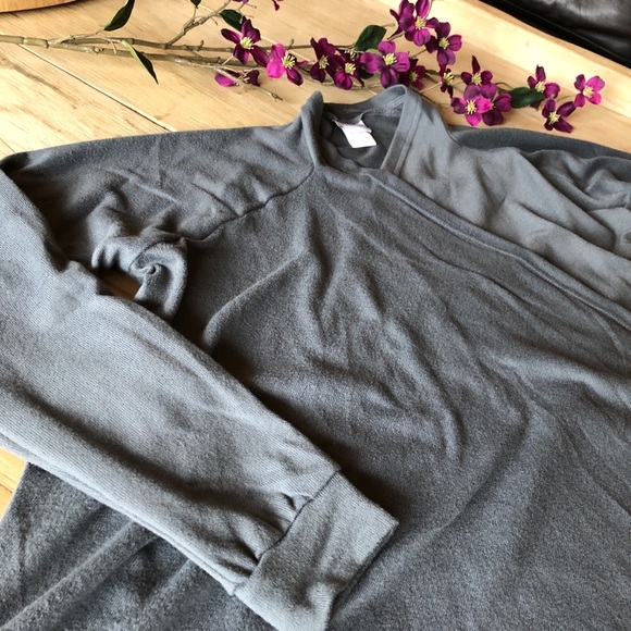 Gray sweater/shrug long front - Picture 4 of 5